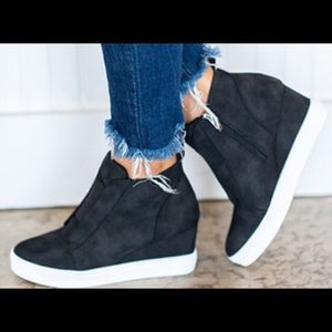 WMNS High Top Wedge Shoe